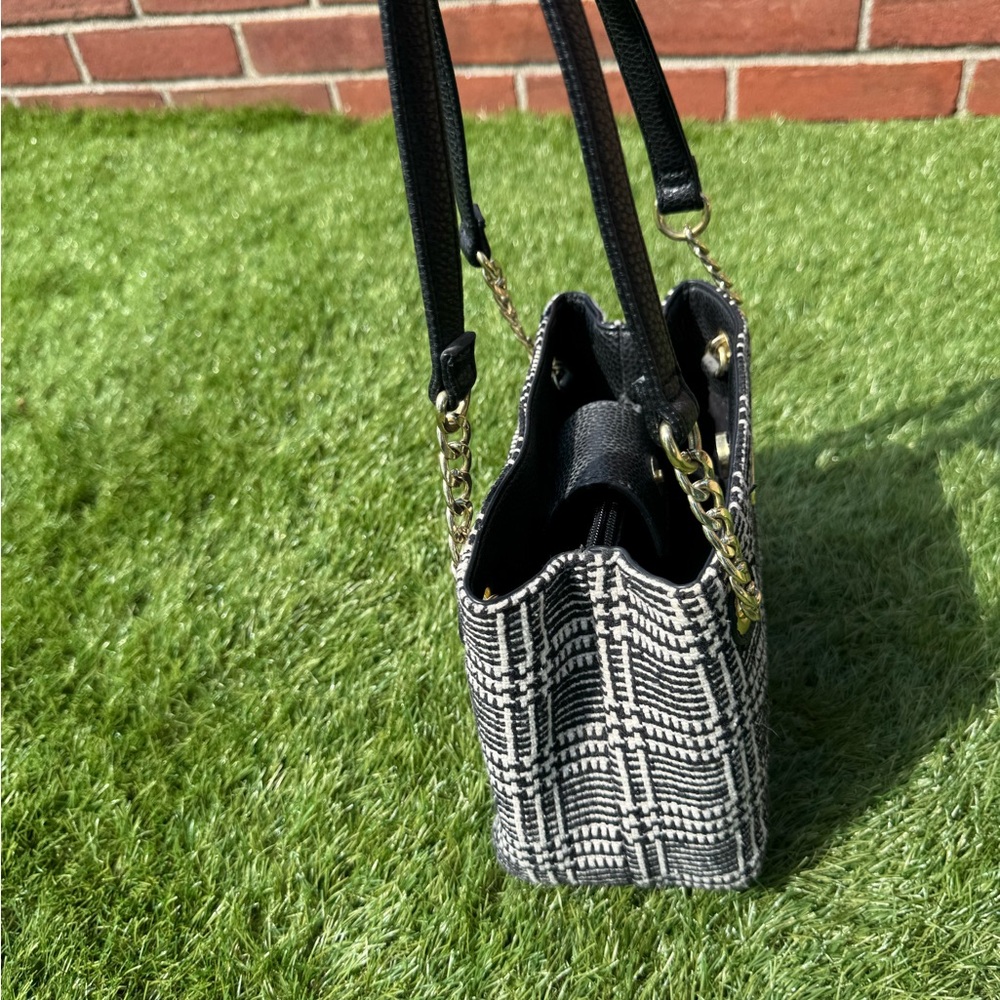 Liz Claiborne Floral Embroidered Shoulder Bag - Black & White Chain Strap - Picture 4 of 15